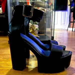 Black rubber sole Heels